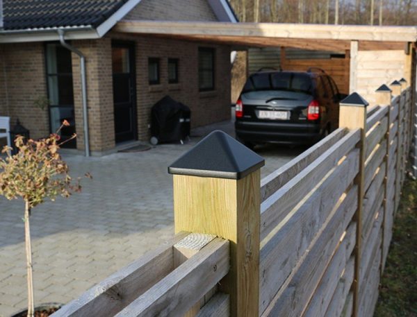 Firkantet stolpehatte Pyramide Sort